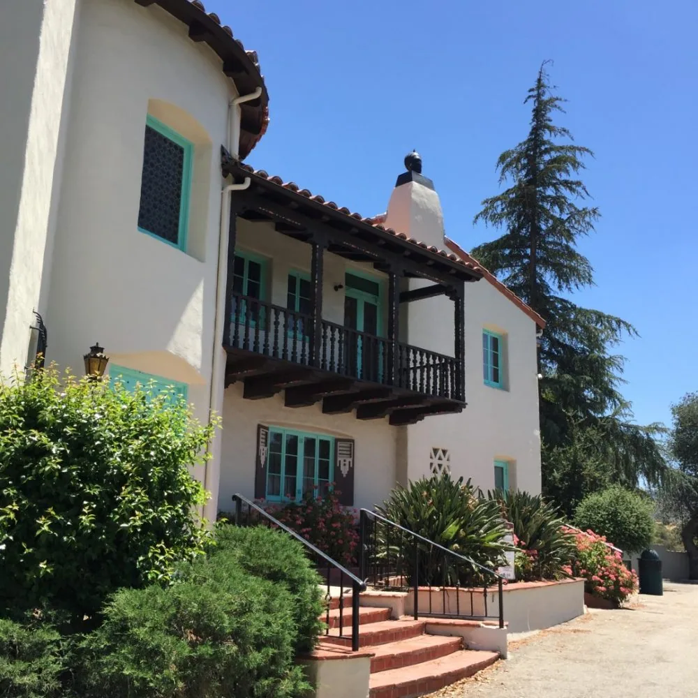 Santa Clarita building